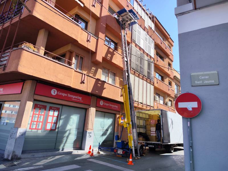 Cuándo utilizar plataformas elevadoras para mudanzas